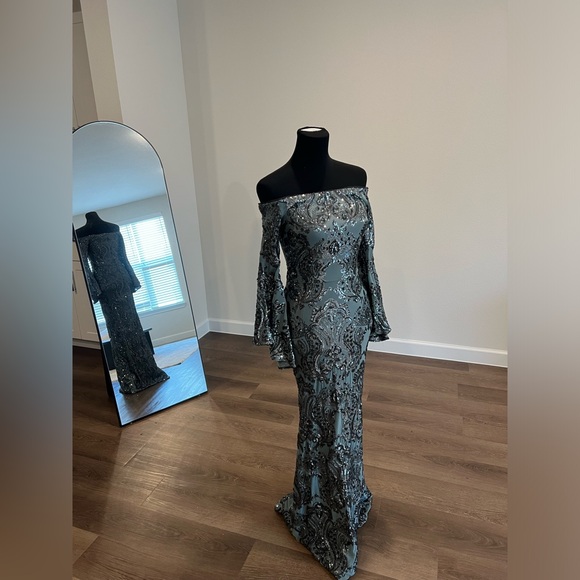 CAMILE LA VIE OFF SHOULDER MUTED SAGE GREEN W/ SEQUIN ACCENTS FLUTTER SLEEVE - Picture 5 of 6